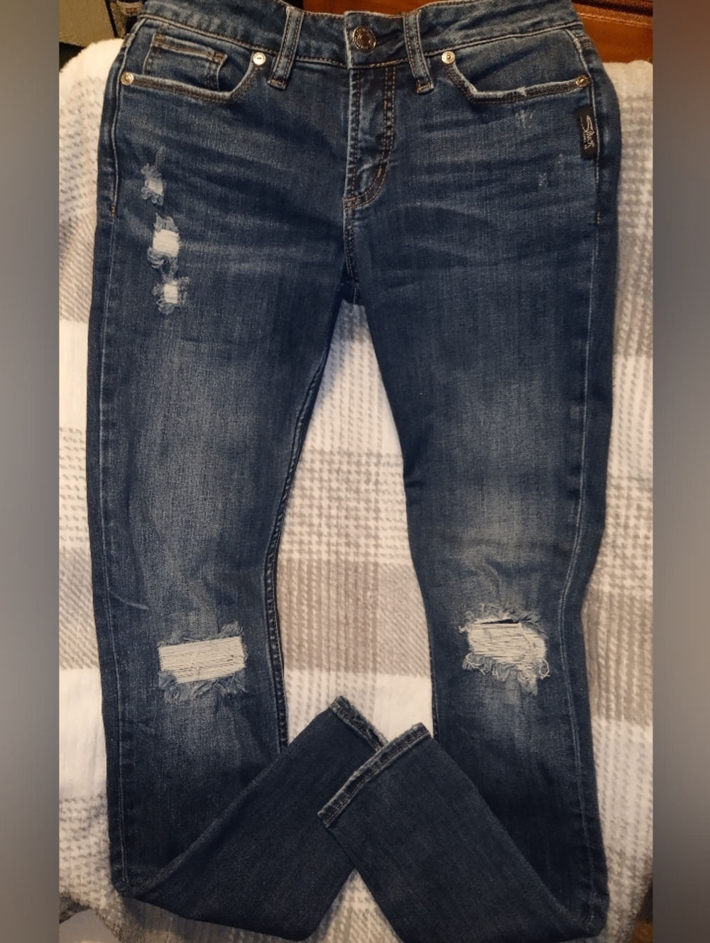 Silver Suki Skinny Dark Blue Distressed Women’s Skinny Jeans W25 Length 31".